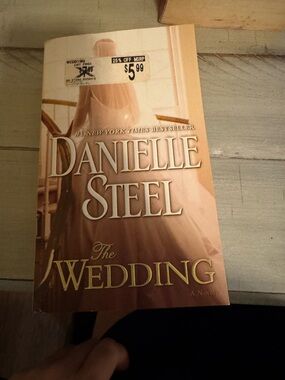 Danielle Steel "The Wedding" Paperback - Gold & Beige Cover
